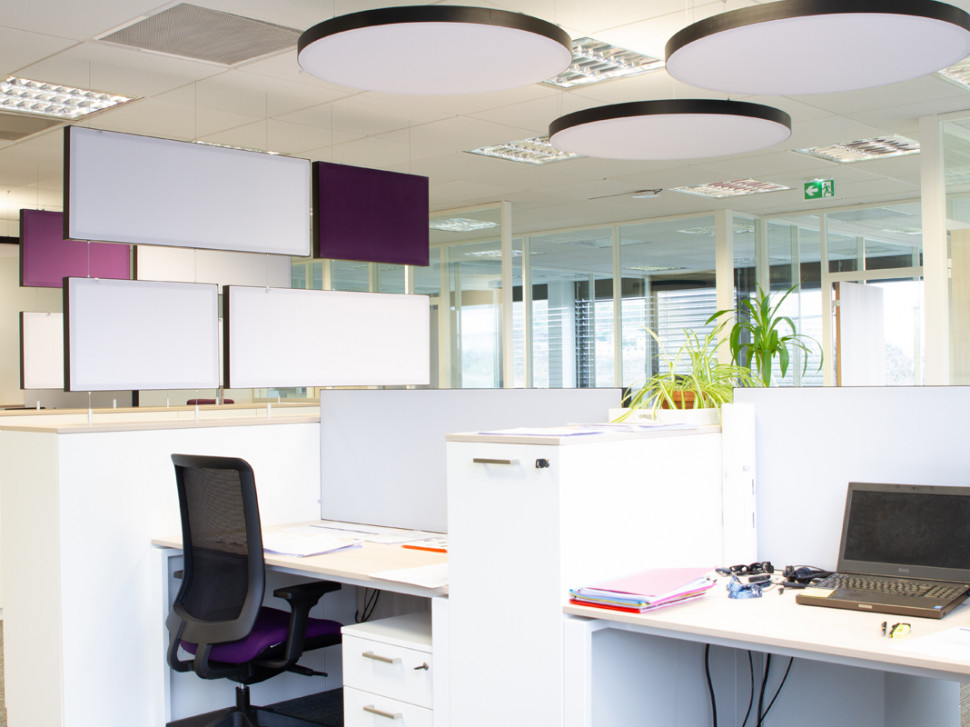 Îlot suspendu plafond écrans séparatifs open spaces bureaux