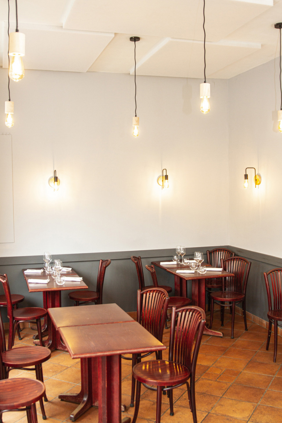 Panneau acoustique écologique au plafond solution discrète performante restaurant
